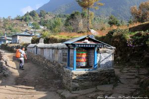 mani-wall-and-prayer-wheel-in-chaurikharka-on-the-trek-from-surkhe-to-phakding-in-nepal