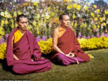 (07649_pr-3.psd) Lama Zopa Rinpoche and Lama Yeshe meditating in Delhi, India, 1975. Photo by Nick Ribush.